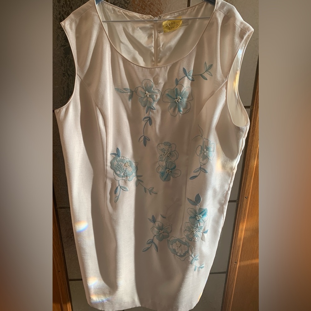 JACQUES VERT WHITE BEADED FLORAL DRESS 23.5” PTP